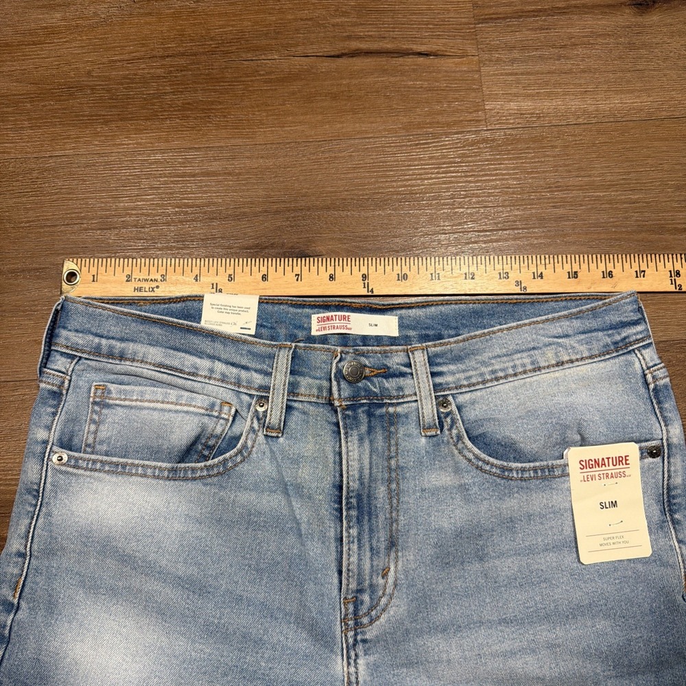 NWT Signature Levi Strauss Mens Jeans Size 34x30 Slim Light Wash Denim 5 Pockets - Picture 4 of 9